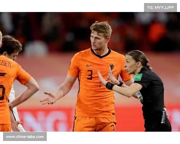 世界杯预选赛荷兰德里赫特防守稳健